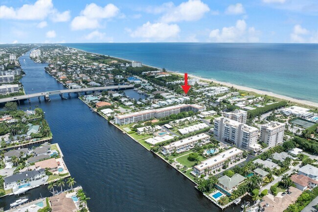 Building Photo - 1070 Del Harbour Dr