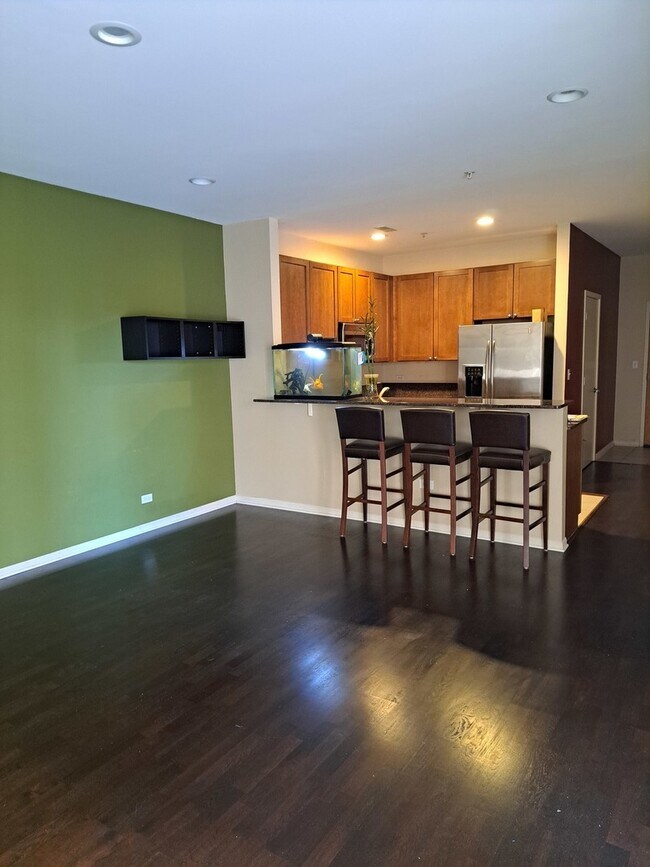 Building Photo - 915 S Oak Park Ave