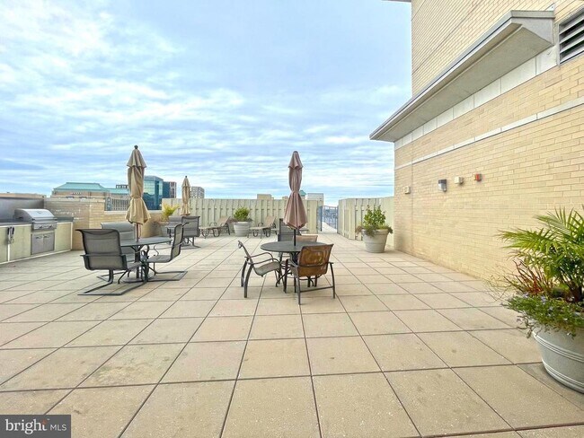 Building Photo - 11800 Sunset Hills Rd