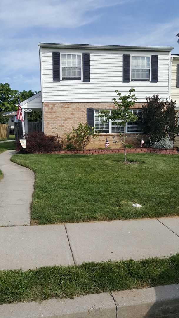 Building Photo - *END UNIT* town home in established Crestwood Neighborhood ready for you mid March!