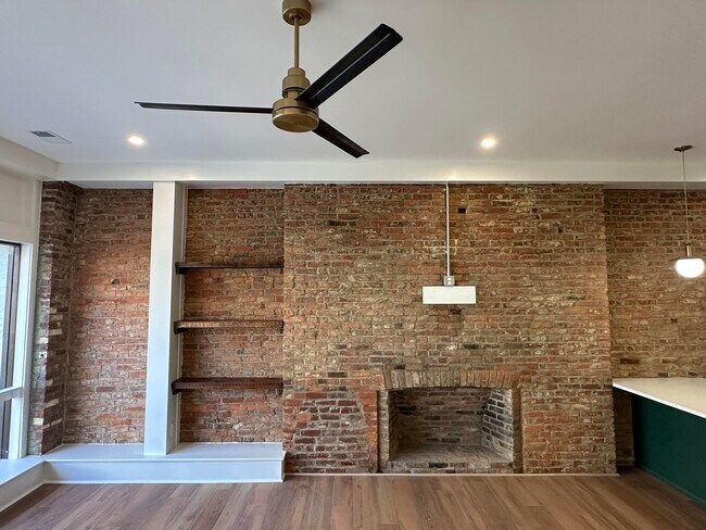 Building Photo - 307 W Main St