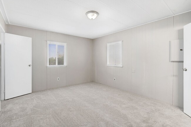 Building Photo - 3 Bed 2 Bath