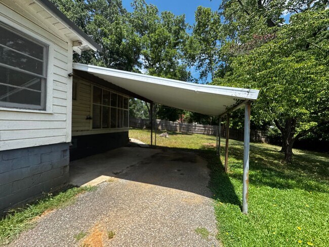 Building Photo - 3/1 close to uptown Shelby, NC