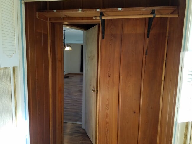 Building Photo - 622 W 18th St