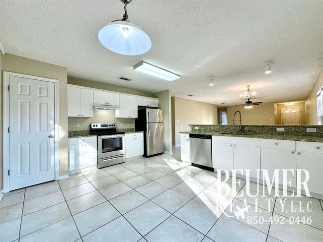 Building Photo - 7 mo Lease Charming Home with Spacious Backyard and Modern Upgrades Near NAS Pensacola