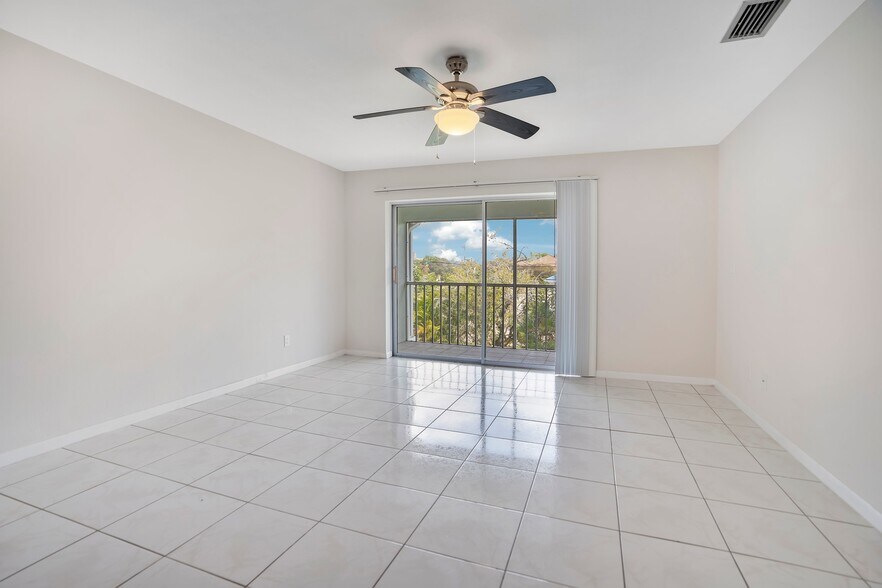 Building Photo - 203 SE 15th Pl