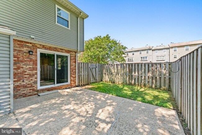 Building Photo - 15001 Cherrydale Dr