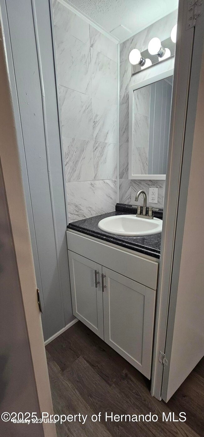 Building Photo - 15038 Brookridge Blvd