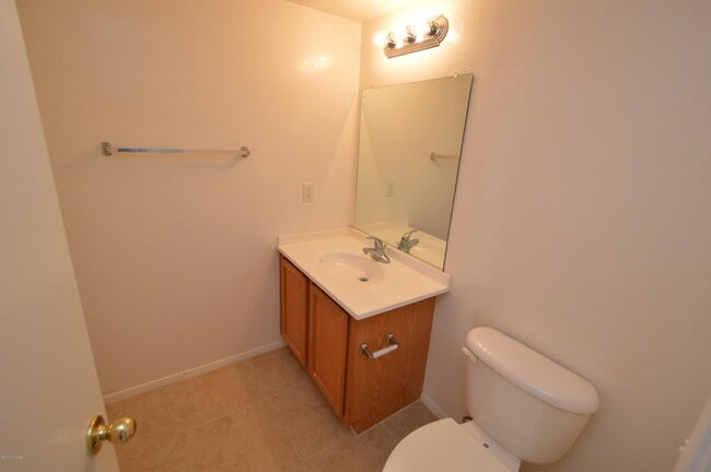 Building Photo - 4327 E Bellevue St
