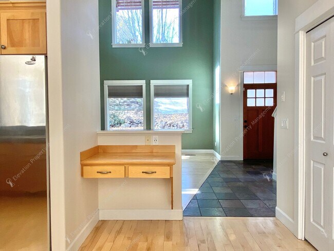 Building Photo - Light-Filled Awbrey Butte Retreat