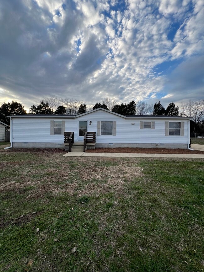 Building Photo - 1609 Walden Rd