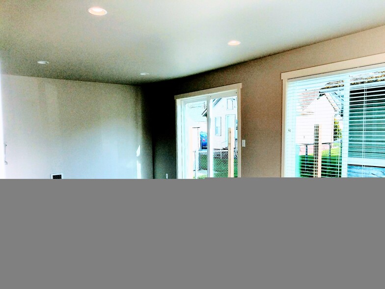 Building Photo - 104 N Anacortes St