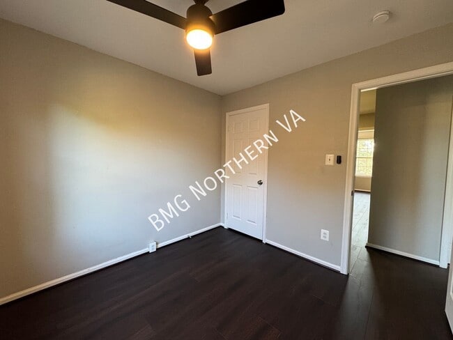 Building Photo - 8651 Centerton Ln