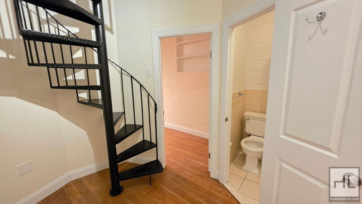 Building Photo - West Village 3BR/2BA Duplex with Private Patio