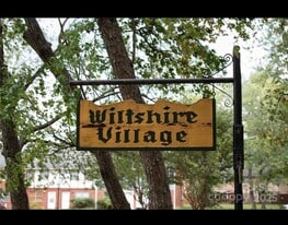 Building Photo - 1300 Larchmont Pl