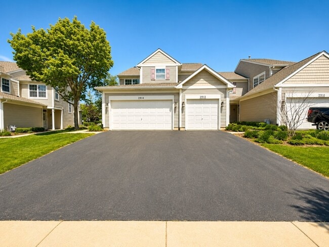 Building Photo - 2912 White Thorn Cir