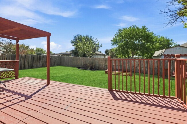Building Photo - 8018 Chestnut Bluff Dr