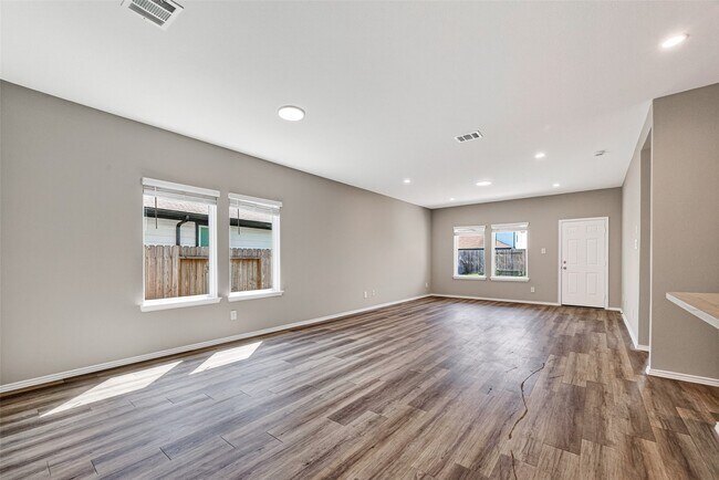 Building Photo - 14529 Lily Plns Dr