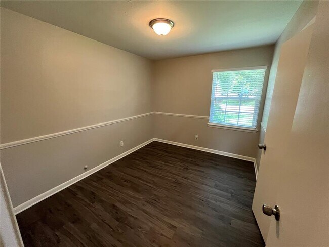 Building Photo - 408 Bluebell St