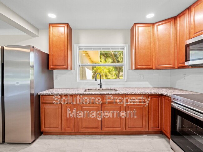 Building Photo - 7740 Pine Lake Dr