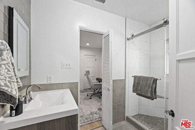 Building Photo - 1517 Glendon Ave