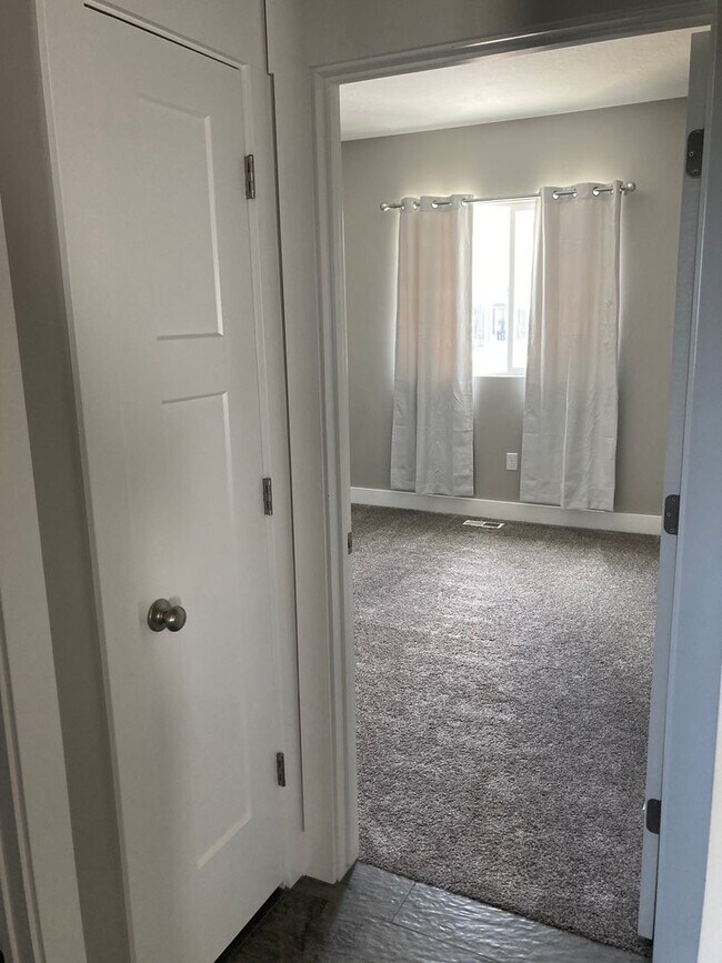 Building Photo - 3981 3500 S St