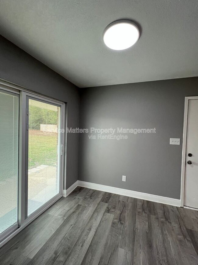 Building Photo - 3747 Berryhill Rd