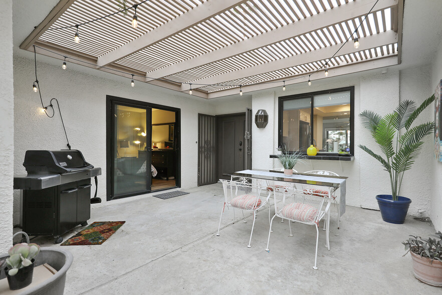 Front Courtyard w/BBQ - 77 Marbella Dr