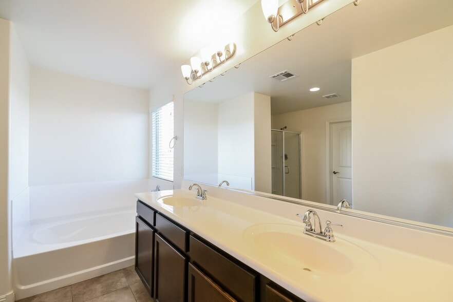 Building Photo - 1951 N 55th Pl