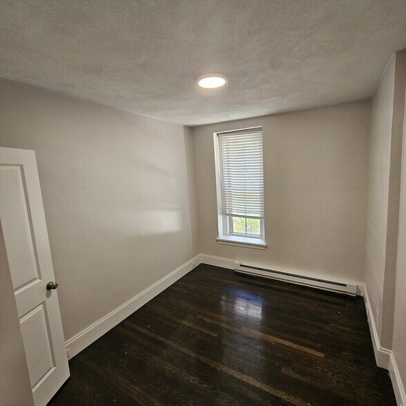 Building Photo - 10 Clearway St