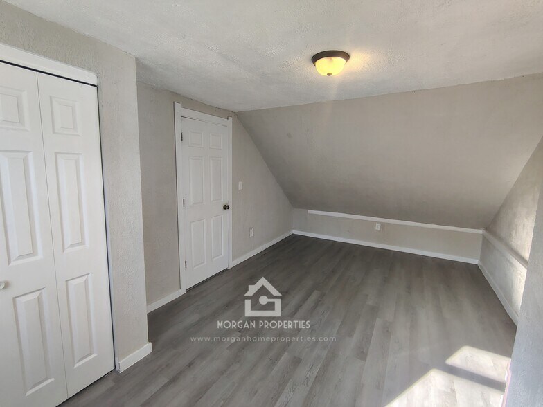 Building Photo - 2208 Hendricks St