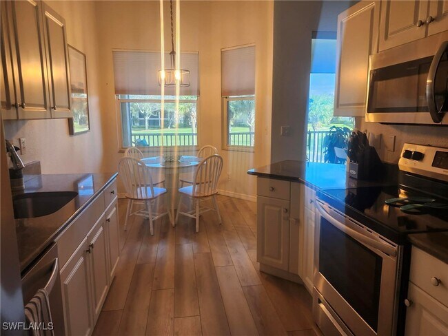 Building Photo - 640 Lalique Cir