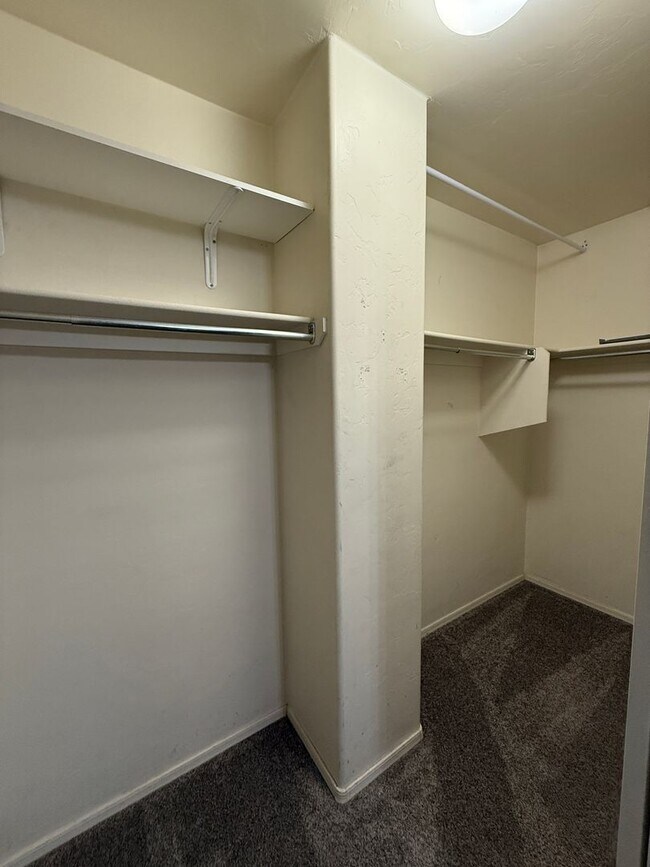 Building Photo - Beautiful 3-bed, 2-bath corner lot home in the desirable Riverhaven Community