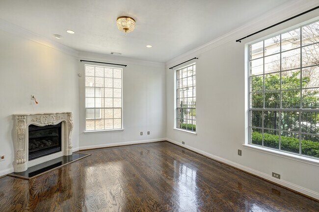 Building Photo - 5207 Blossom St
