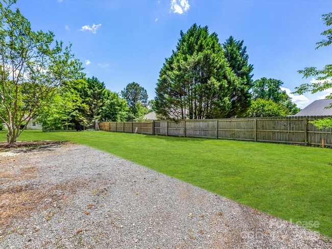 Building Photo - 114 Juanita Dr