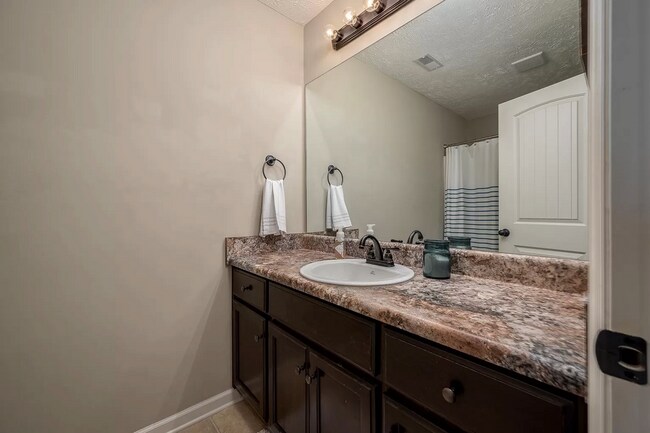 Building Photo - COMING SOON! Murfreesboro Townhouse- 4 Bed...