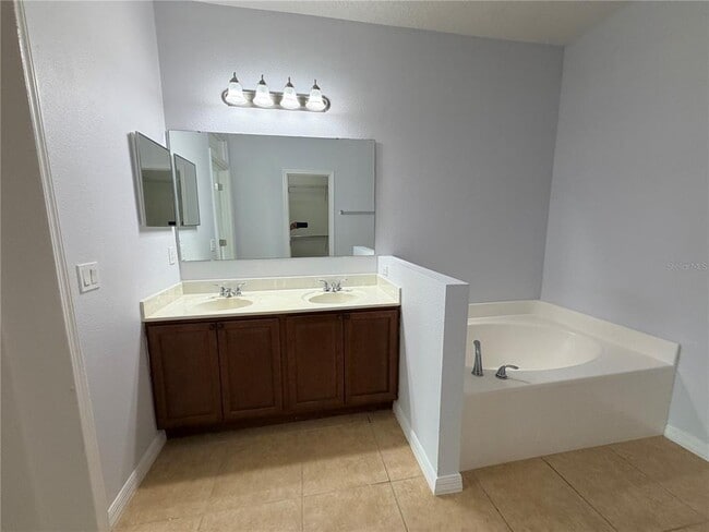 Building Photo - 1860 Piedmont Ct