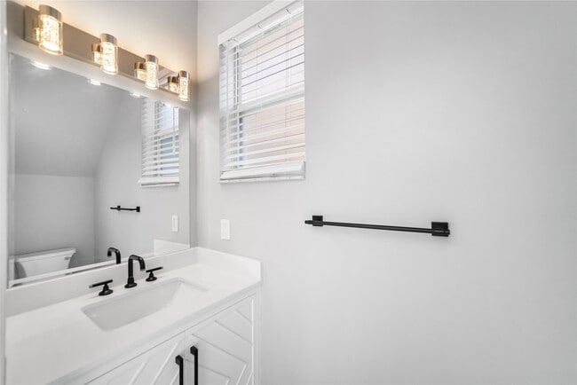 Building Photo - 15580 SW 49th Ct