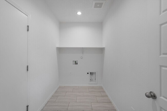Building Photo - 3205 Tazanita Lp SE