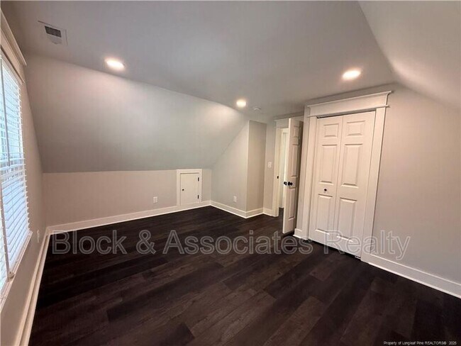 Building Photo - 1610 N Stonegate Dr