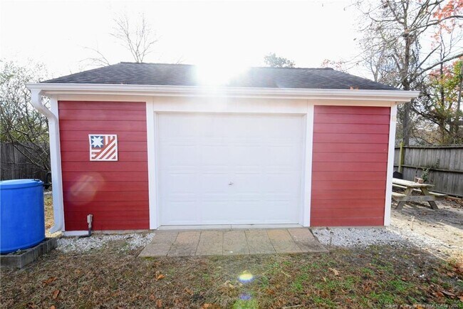 Building Photo - 733 Mosswood Ln