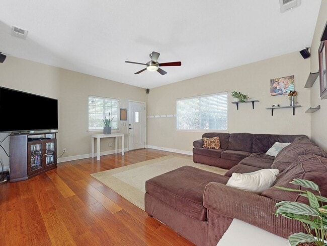 Building Photo - 888 El Capitan Way
