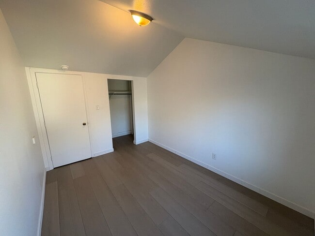 Building Photo - 205/207 Broadwater Ave