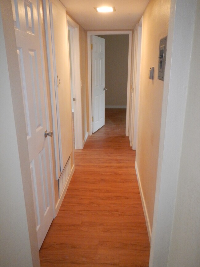 Building Photo - 130 Delano St