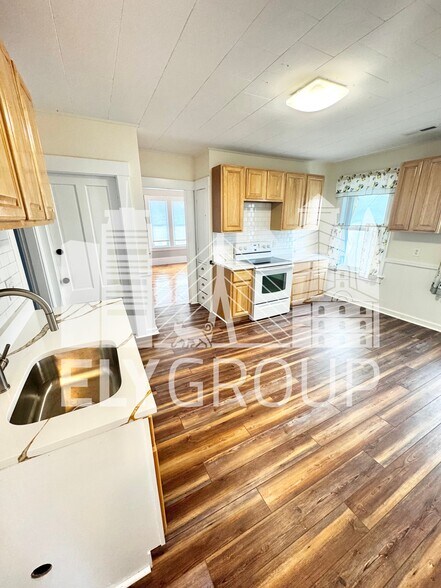 Building Photo - 10 Spruce St