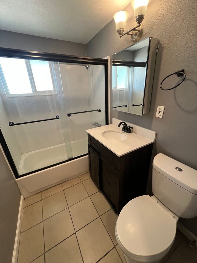 Building Photo - 15643 Sueno Ln