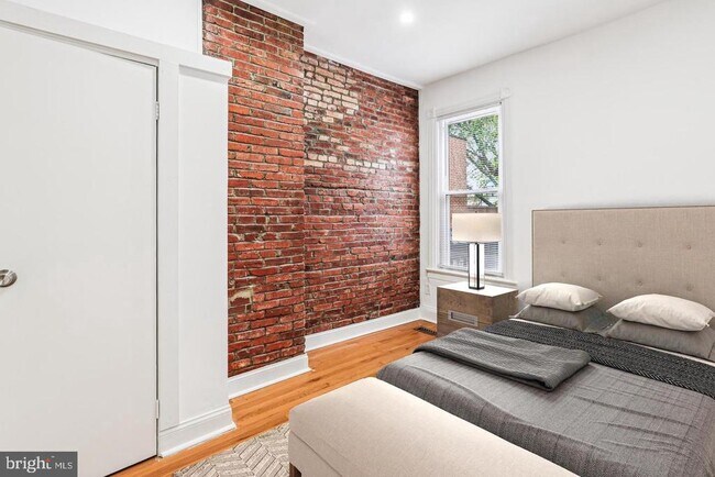 Building Photo - 1507 Marion St NW