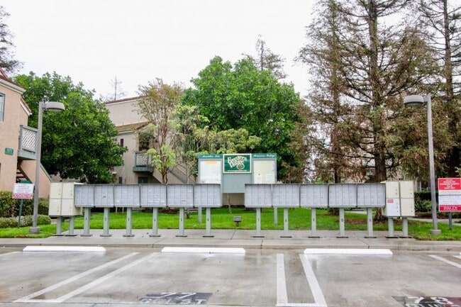 Building Photo - 3597 W Greentree Cir