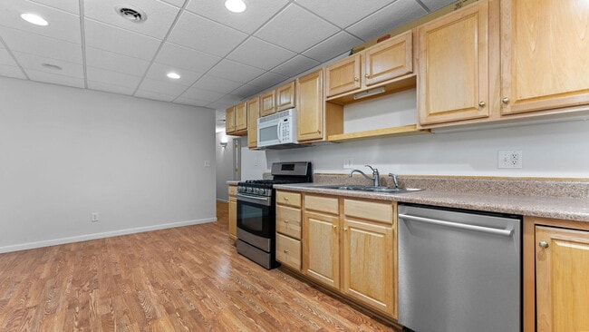Building Photo - 9069 Emerson Dr