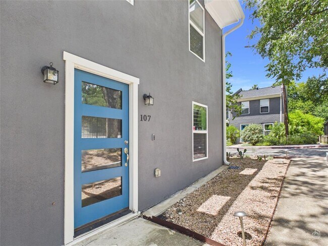 Building Photo - 6211 Manor Rd